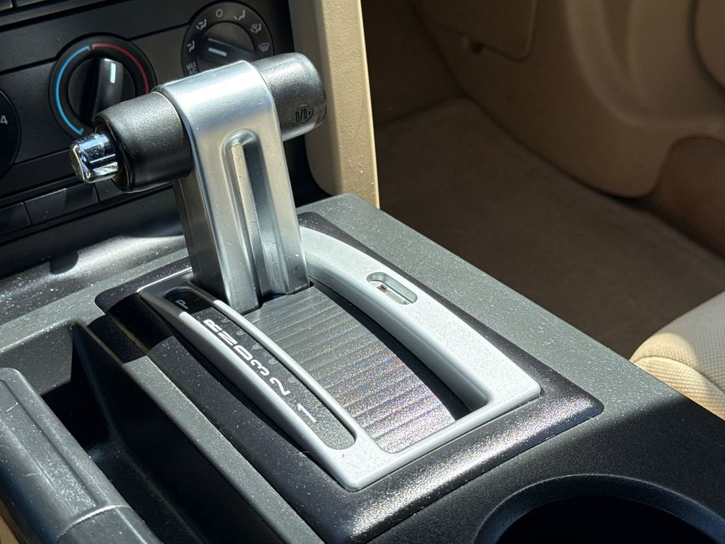 Used 2007 Ford Mustang Deluxe image 25