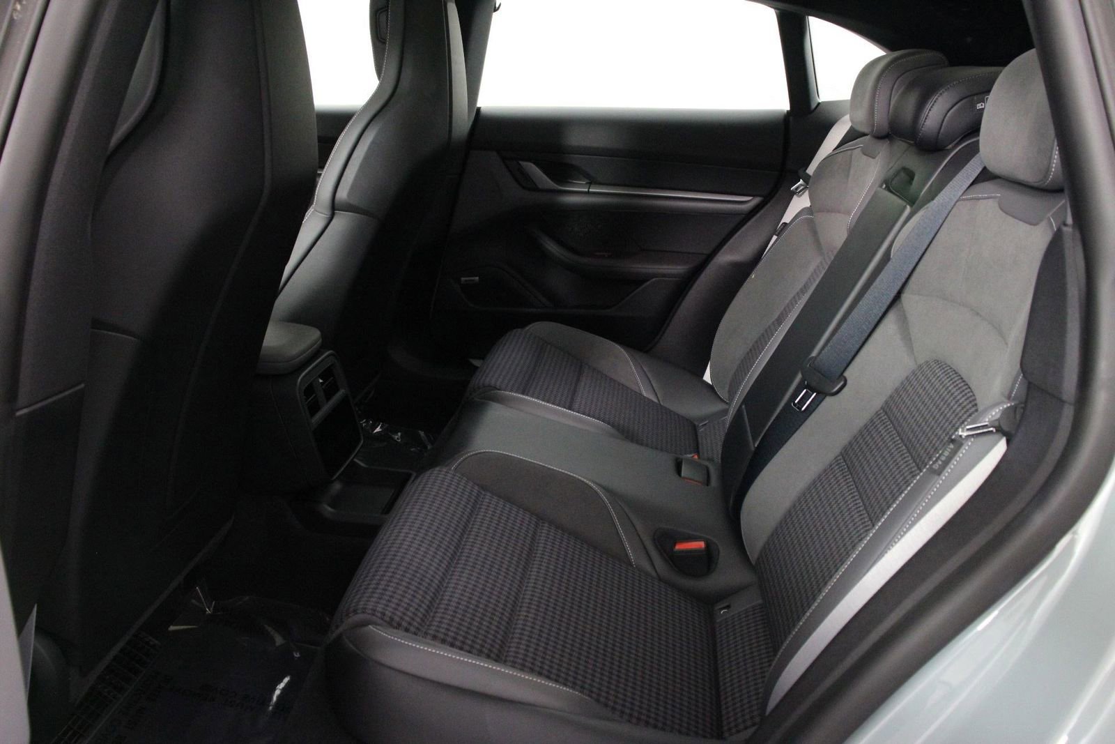 Certified 2025 Porsche Taycan 4 Cross Turismo image 31