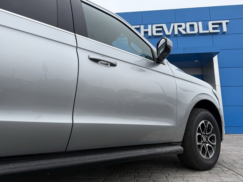 Used 2024 Ford Expedition XLT image 9