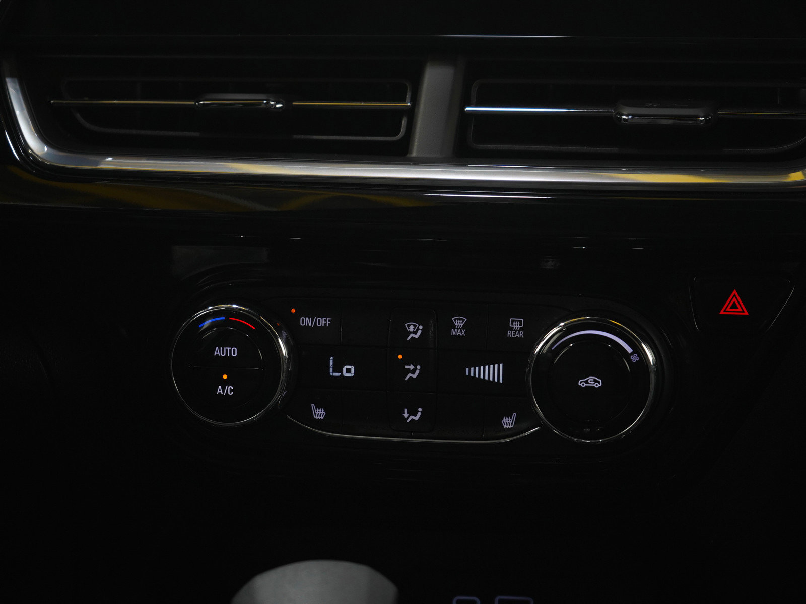 Used 2024 Chevrolet Trax RS w/ Driver Confidence Package FWD image 16