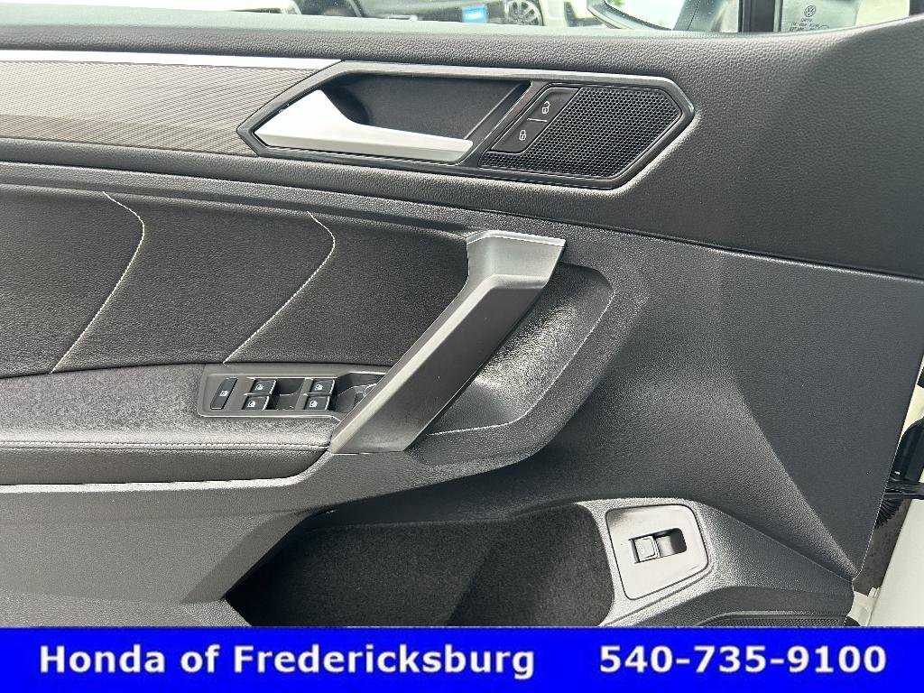 Used 2022 Volkswagen Tiguan SE R-Line AWD/4WD image 27