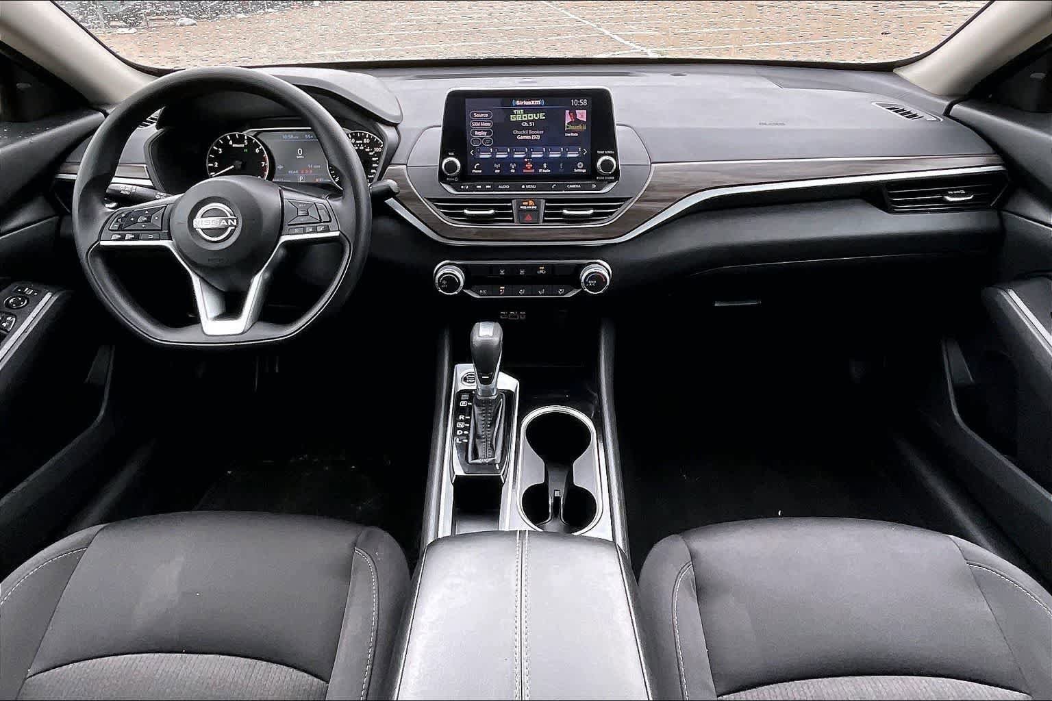 Used 2024 Nissan Altima 2.5 SV FWD image 10