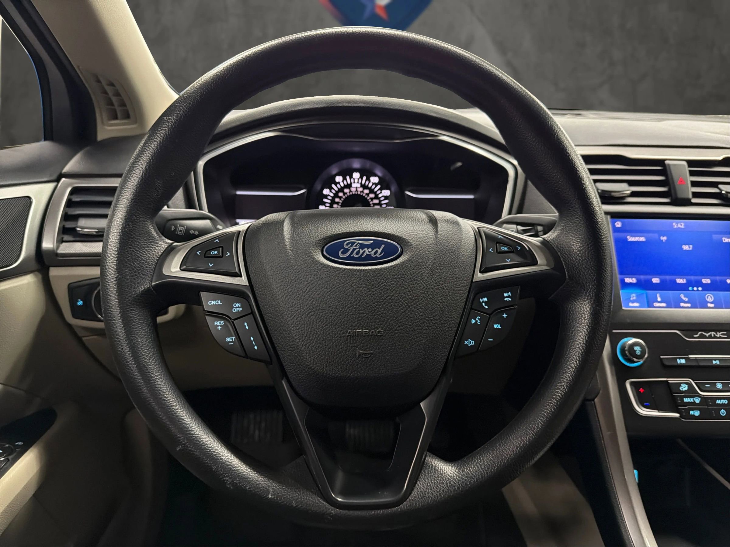 Used 2020 Ford Fusion SE FWD image 29