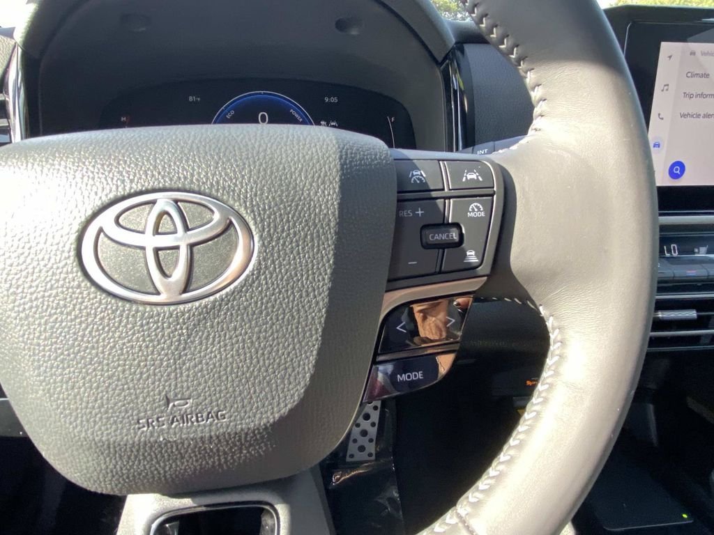 Used 2025 Toyota Camry SE w/ Convenience Package FWD image 32