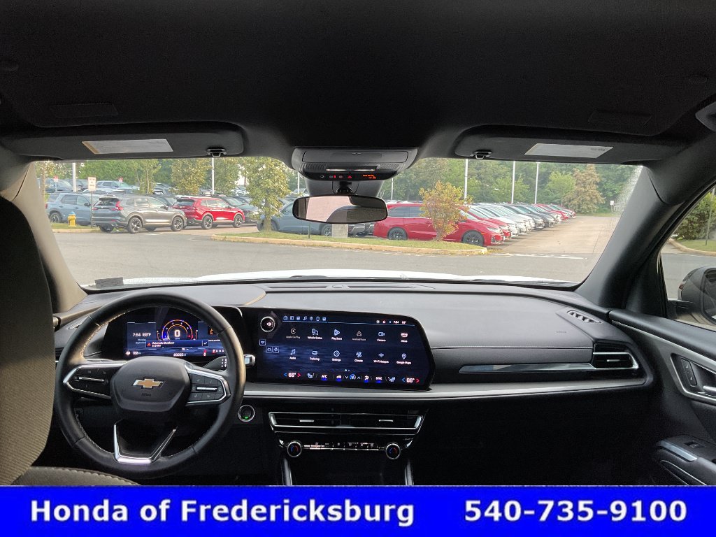 Used 2025 Chevrolet Traverse LT FWD image 44
