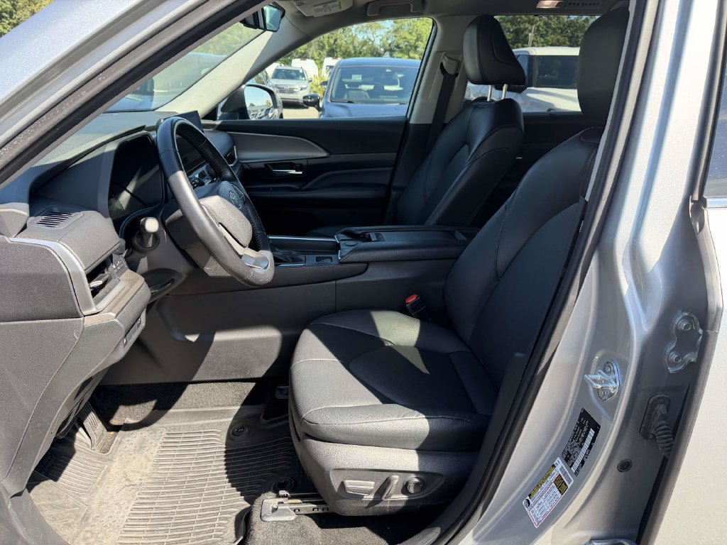Used 2025 Toyota Grand Highlander AWD image 15
