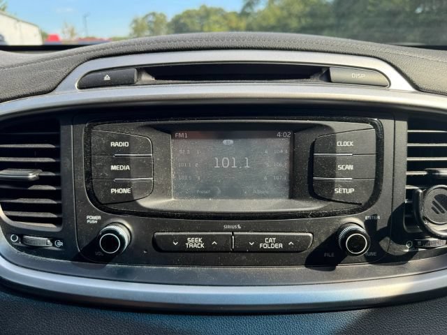 Used 2017 Kia Sorento AWD image 13
