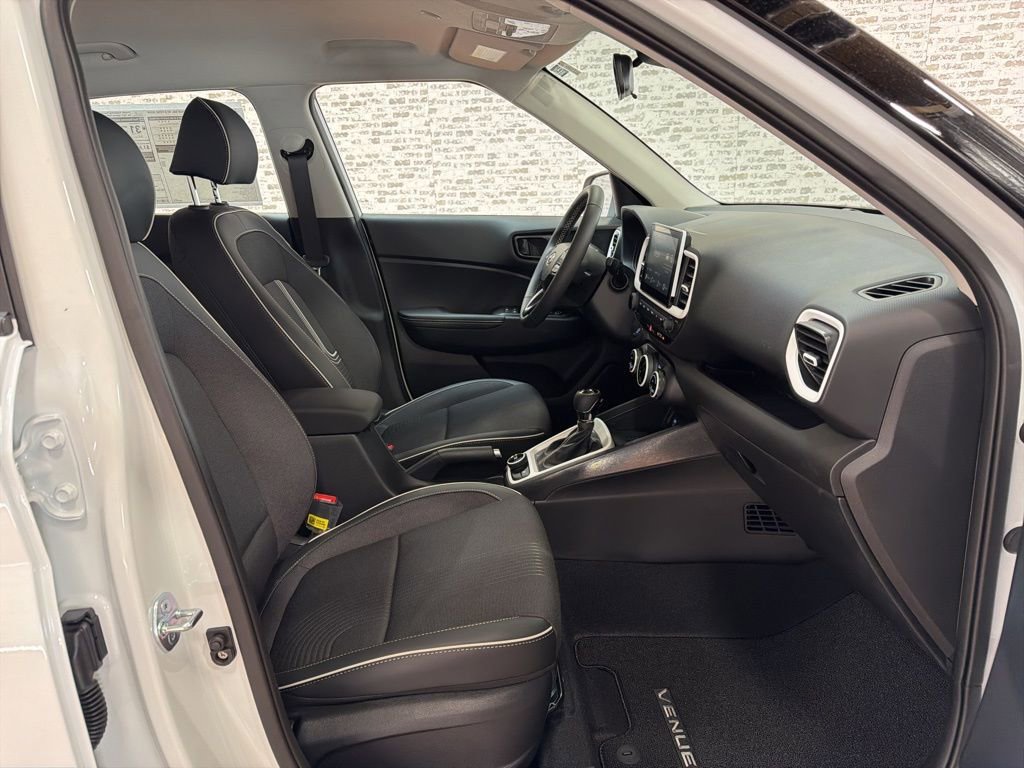 New 2026 Hyundai Venue SEL image 19