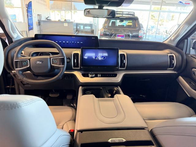 Used 2026 Ford Expedition Active AWD/4WD image 17