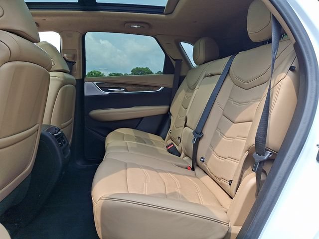 Used 2022 Cadillac XT5 Premium Luxury w/ Platinum Package AWD/4WD image 8