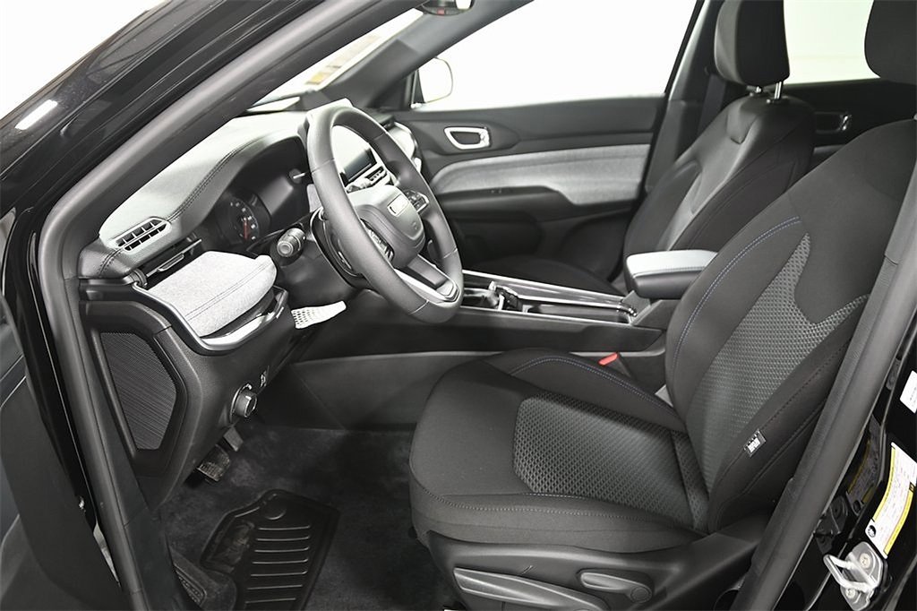 New 2025 Jeep Compass Sport image 11