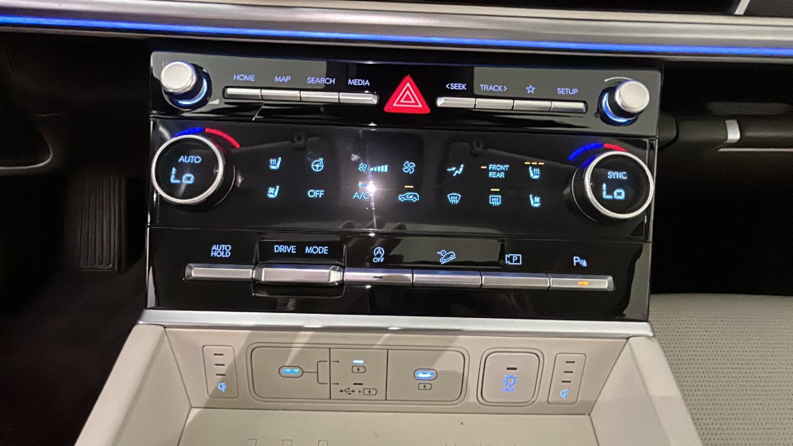 Used 2024 Hyundai Santa Fe Calligraphy FWD image 27