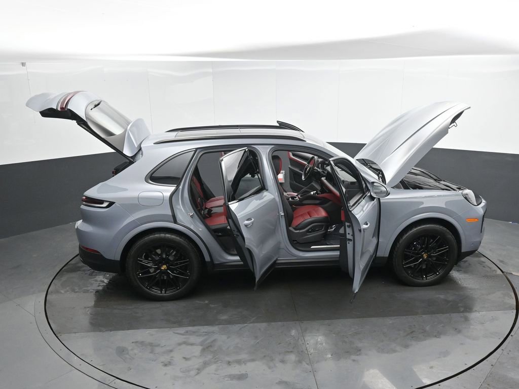 Used 2024 Porsche Cayenne image 53