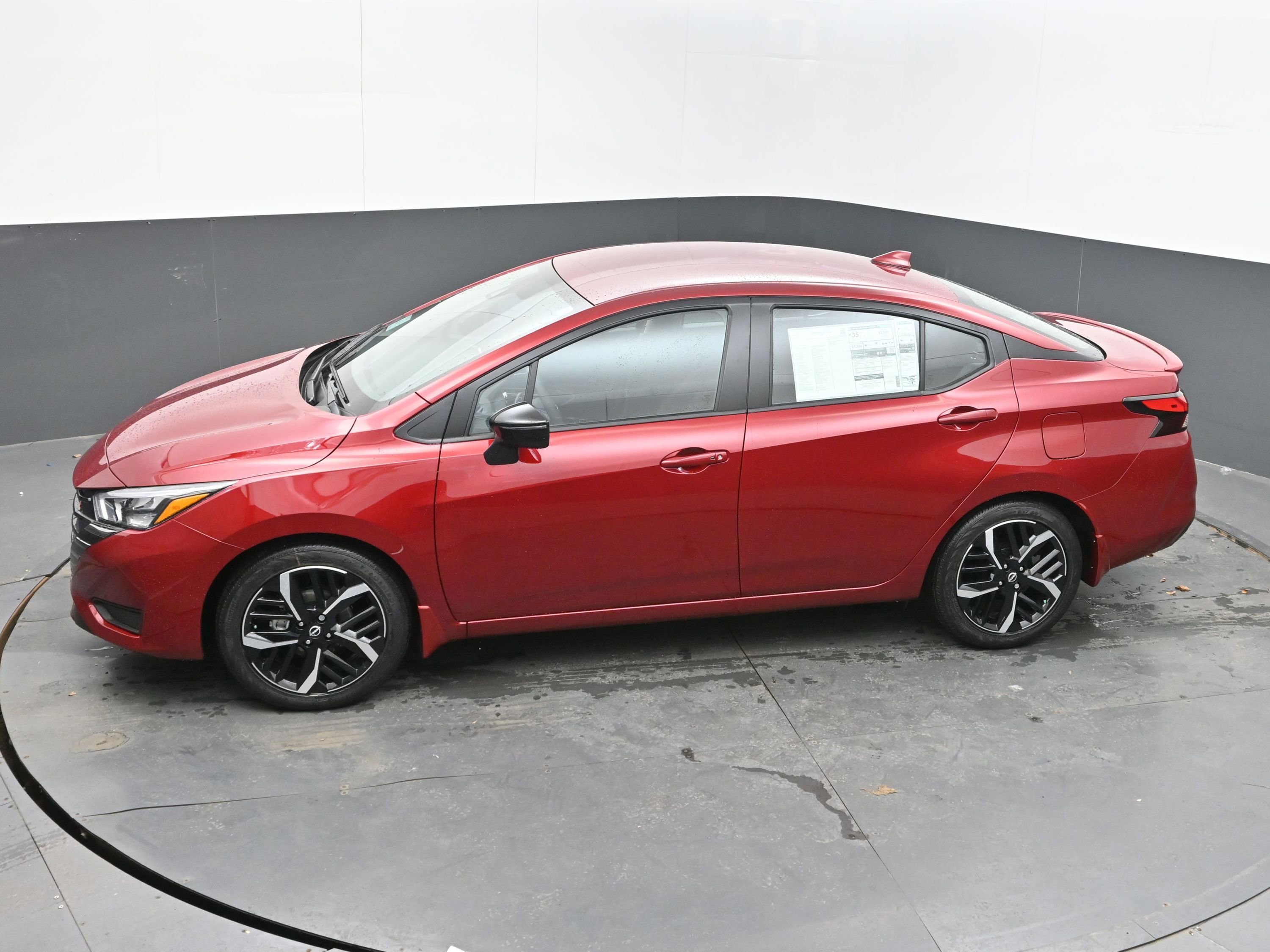 New 2025 Nissan Versa SR image 33