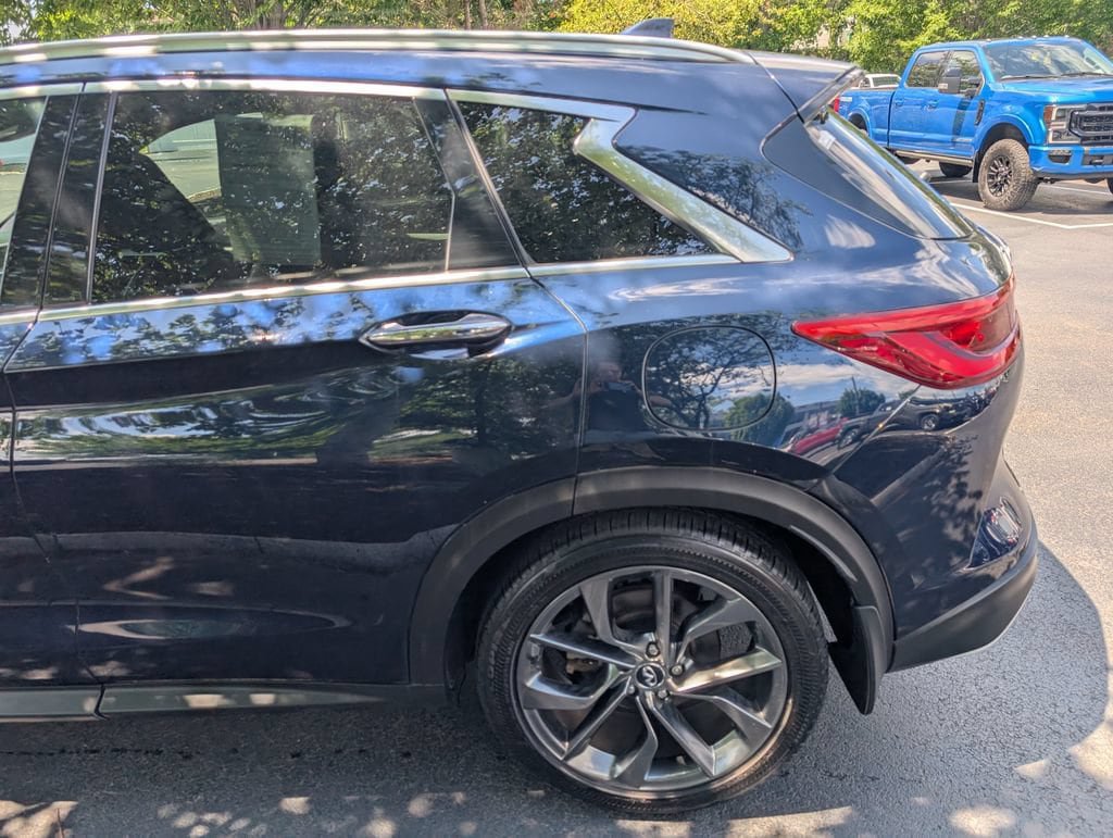 Used 2019 INFINITI QX50 Essential w/ Sensory Package AWD/4WD image 4