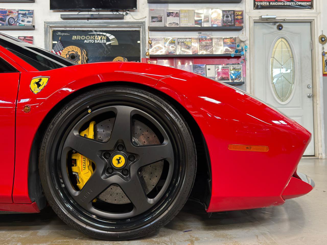 Used 2018 Ferrari 488 GTB RWD image 13