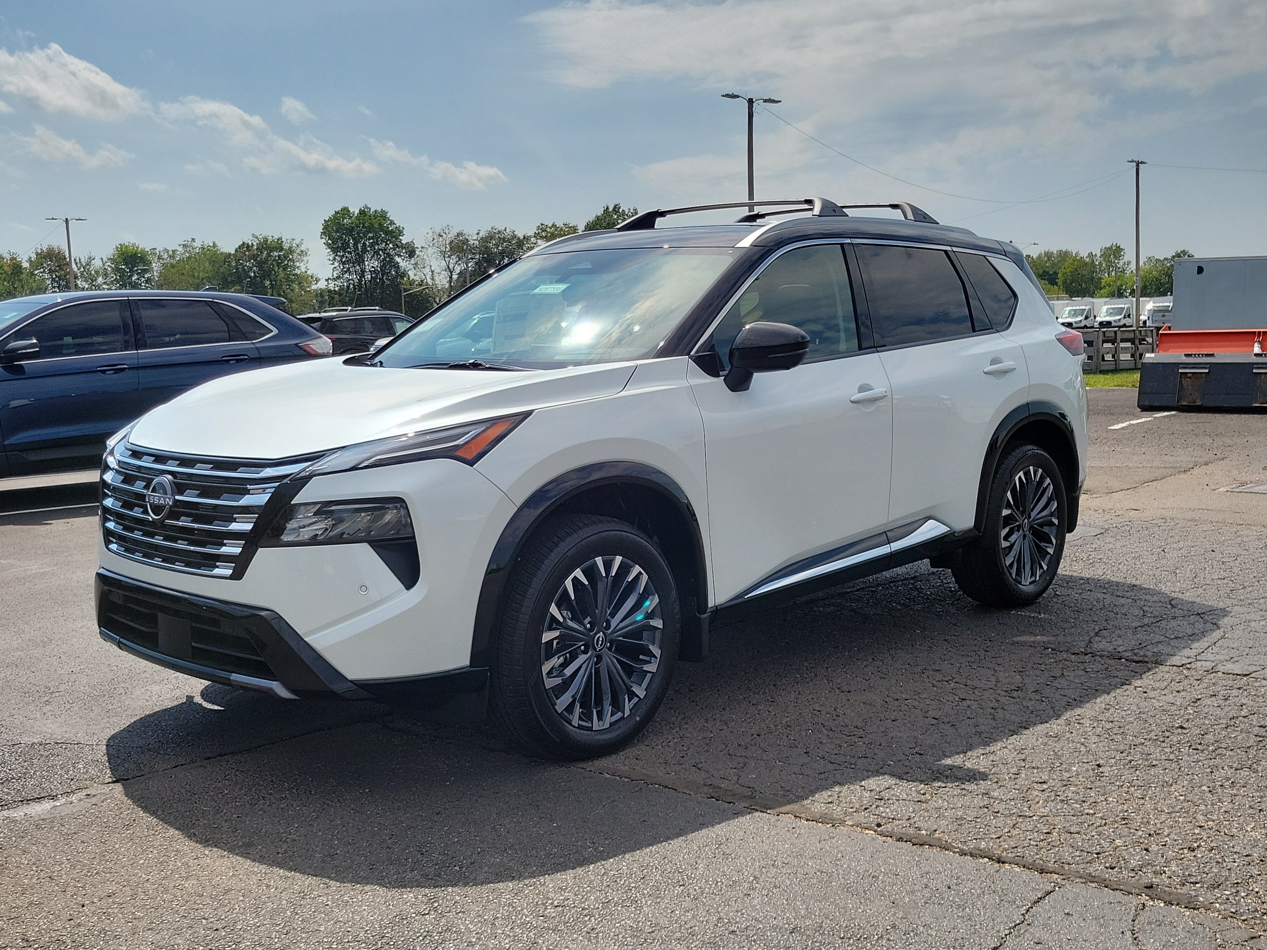 New 2026 Nissan Rogue Platinum w/ Platinum Premium Package AWD/4WD image 2