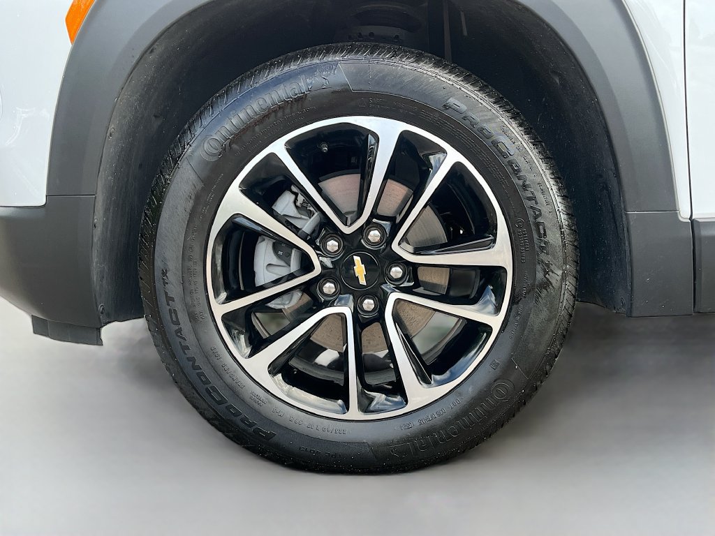 Used 2025 Chevrolet TrailBlazer LT w/ LT Cold Weather Package FWD image 29
