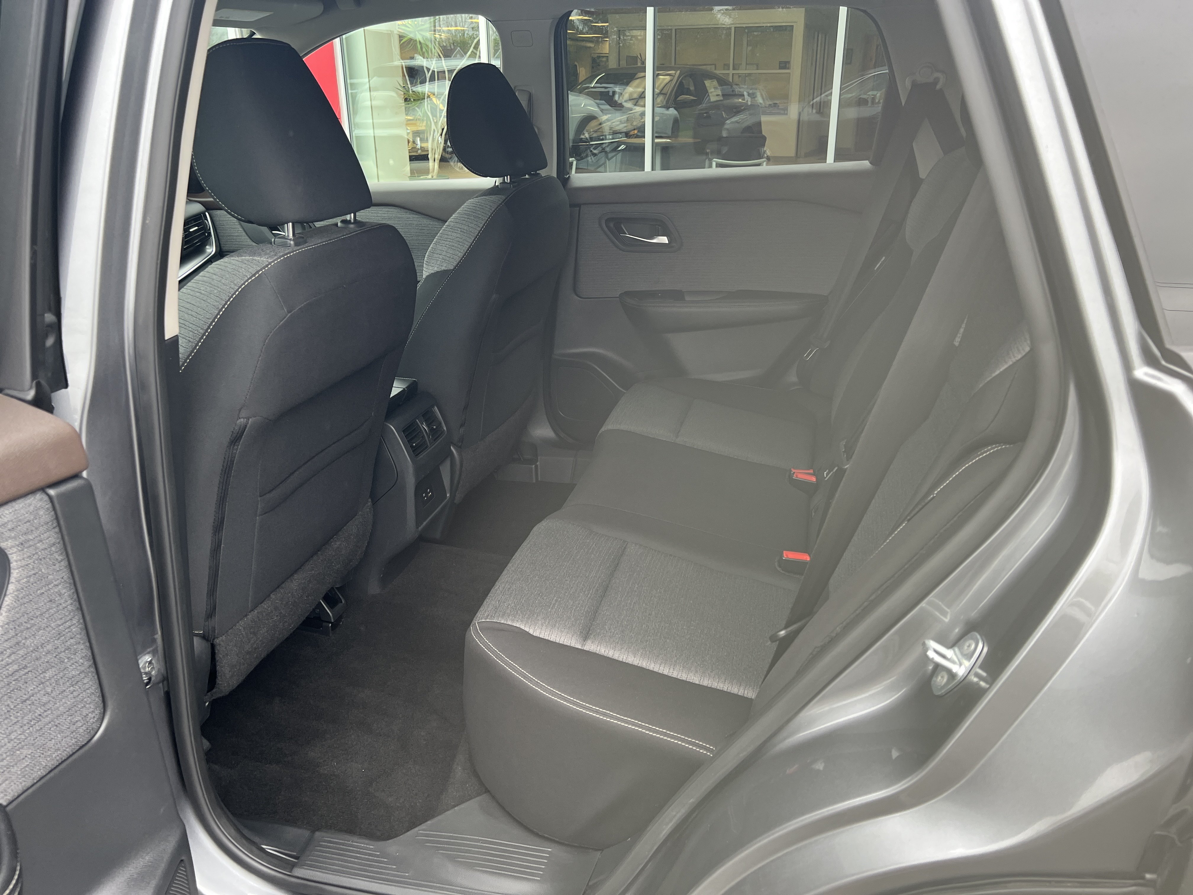Used 2022 Nissan Rogue SV AWD/4WD image 6