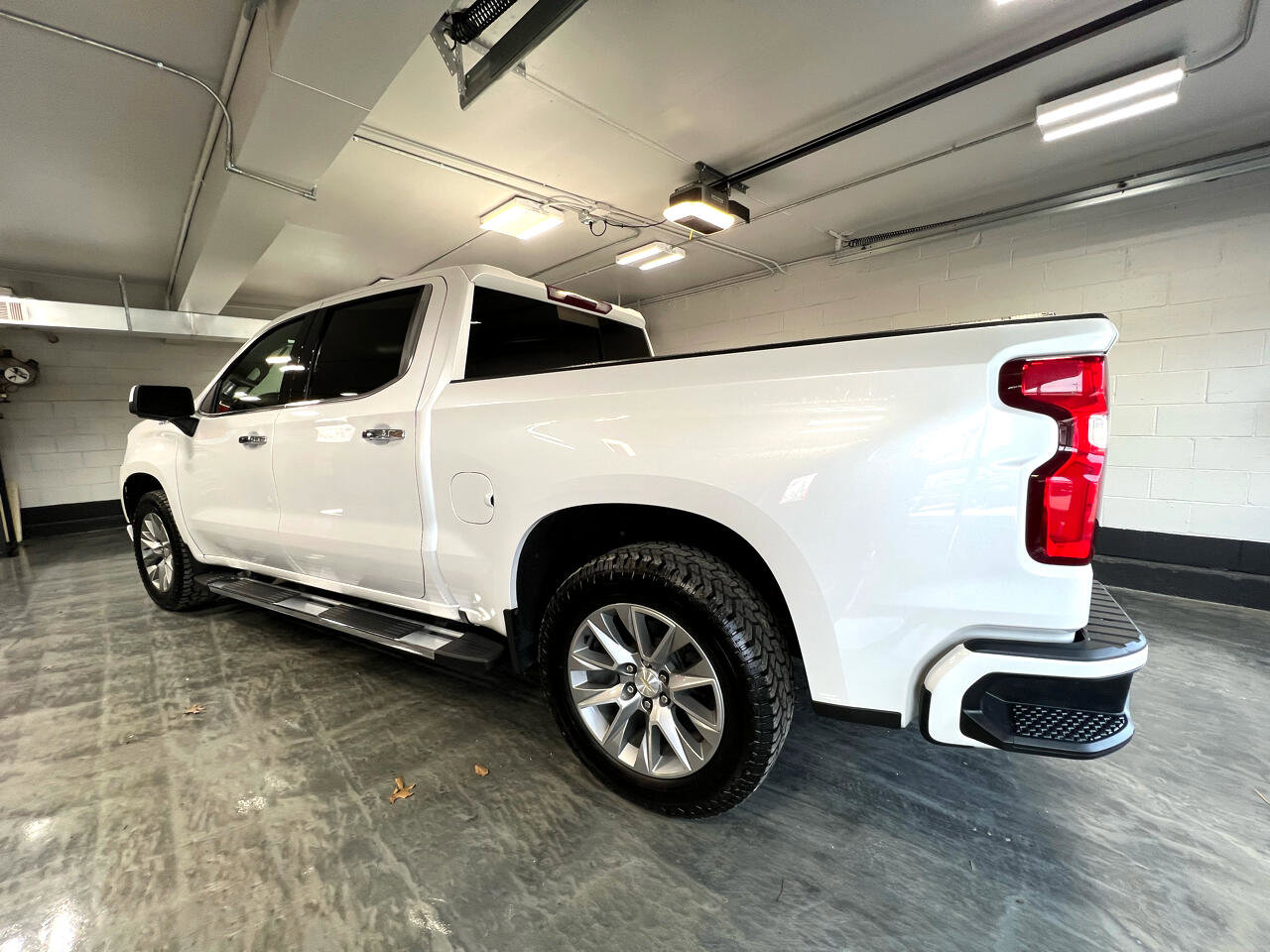 Used 2019 Chevrolet Silverado 1500 High Country image 12