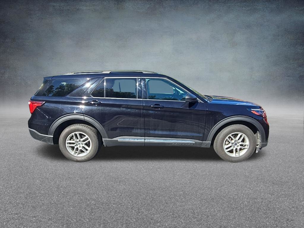 Used 2025 Ford Explorer Active AWD/4WD image 10