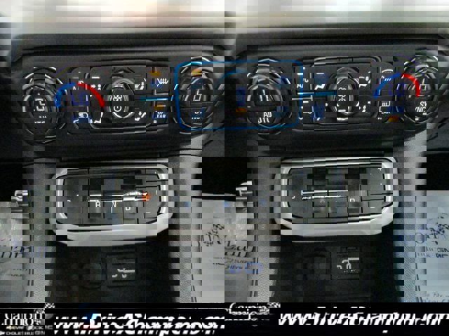 Used 2022 GMC Acadia SLT w/ Technology Package image 42