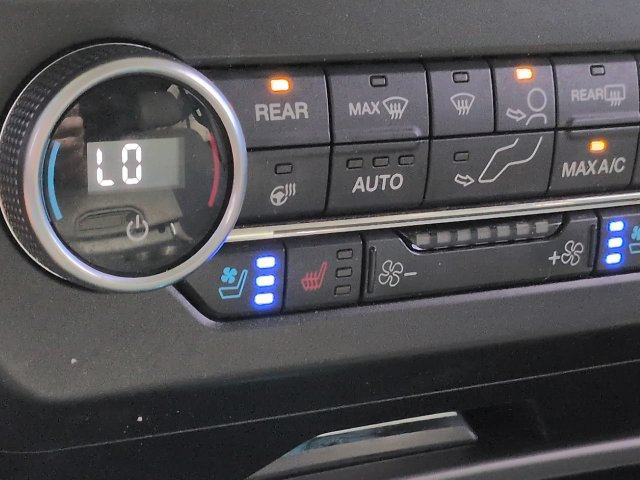 Used 2018 Ford Expedition Max XLT w/ Equipment Group 202A RWD image 26