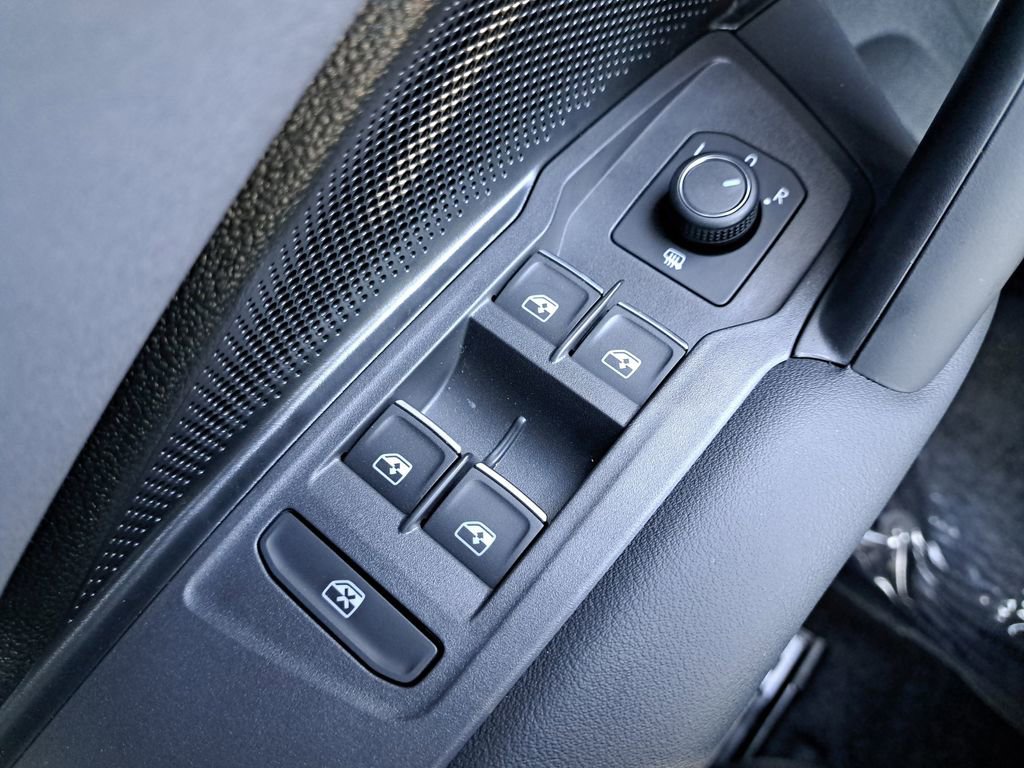 New 2025 Volkswagen Tiguan SE image 26