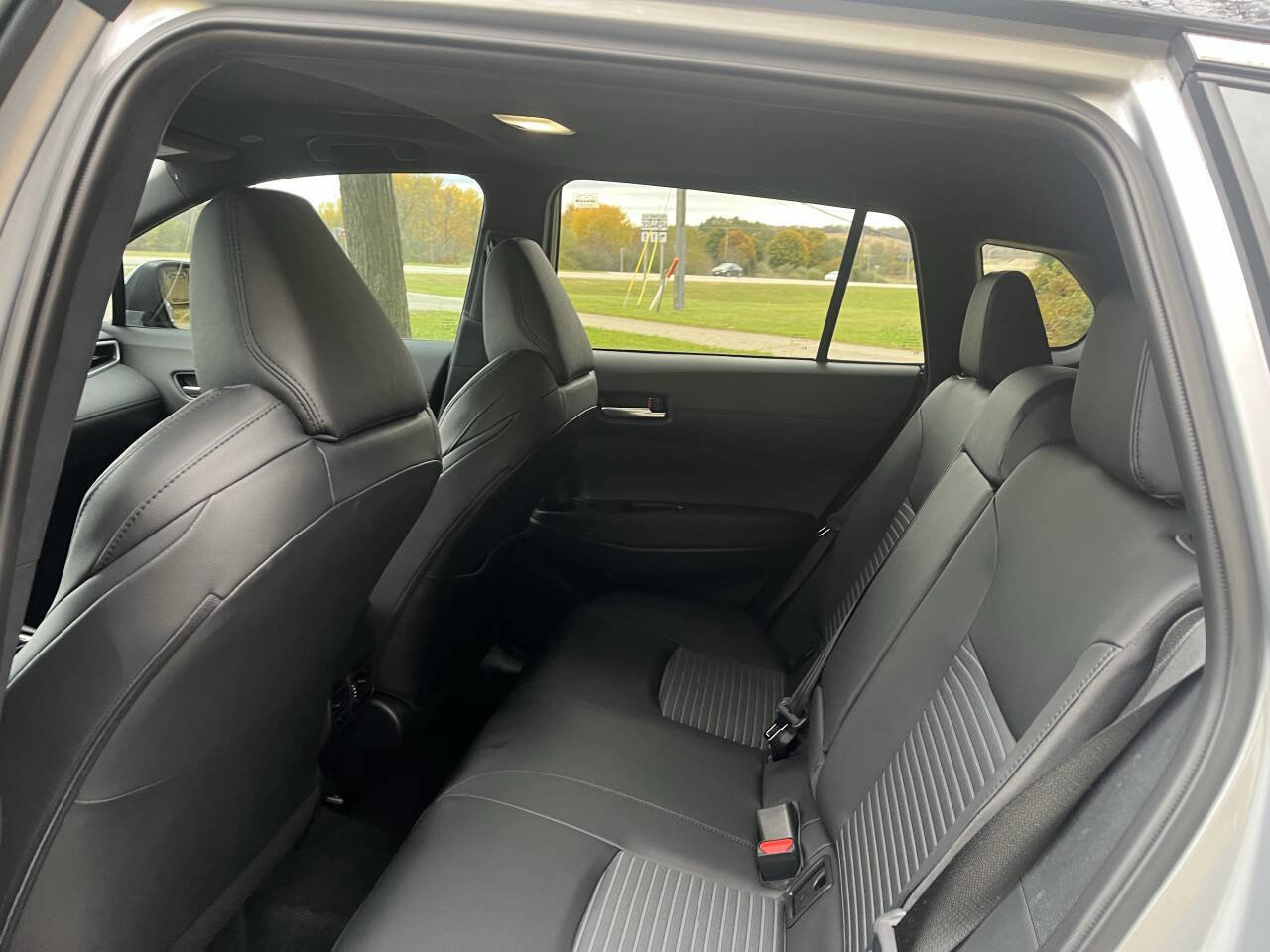 Used 2024 Toyota Corolla Cross AWD Hybrid image 29