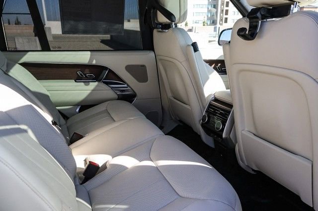 New 2025 Land Rover Range Rover Long Wheelbase SE image 13