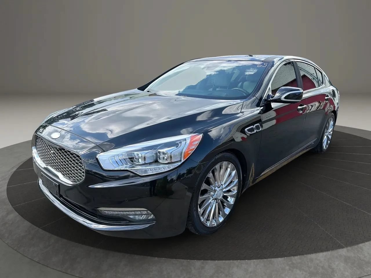 Used 2017 Kia K900 Luxury w/ VIP Plus Package