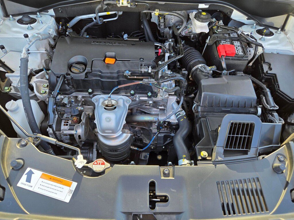 Certified 2025 Honda HR-V Sport image 9