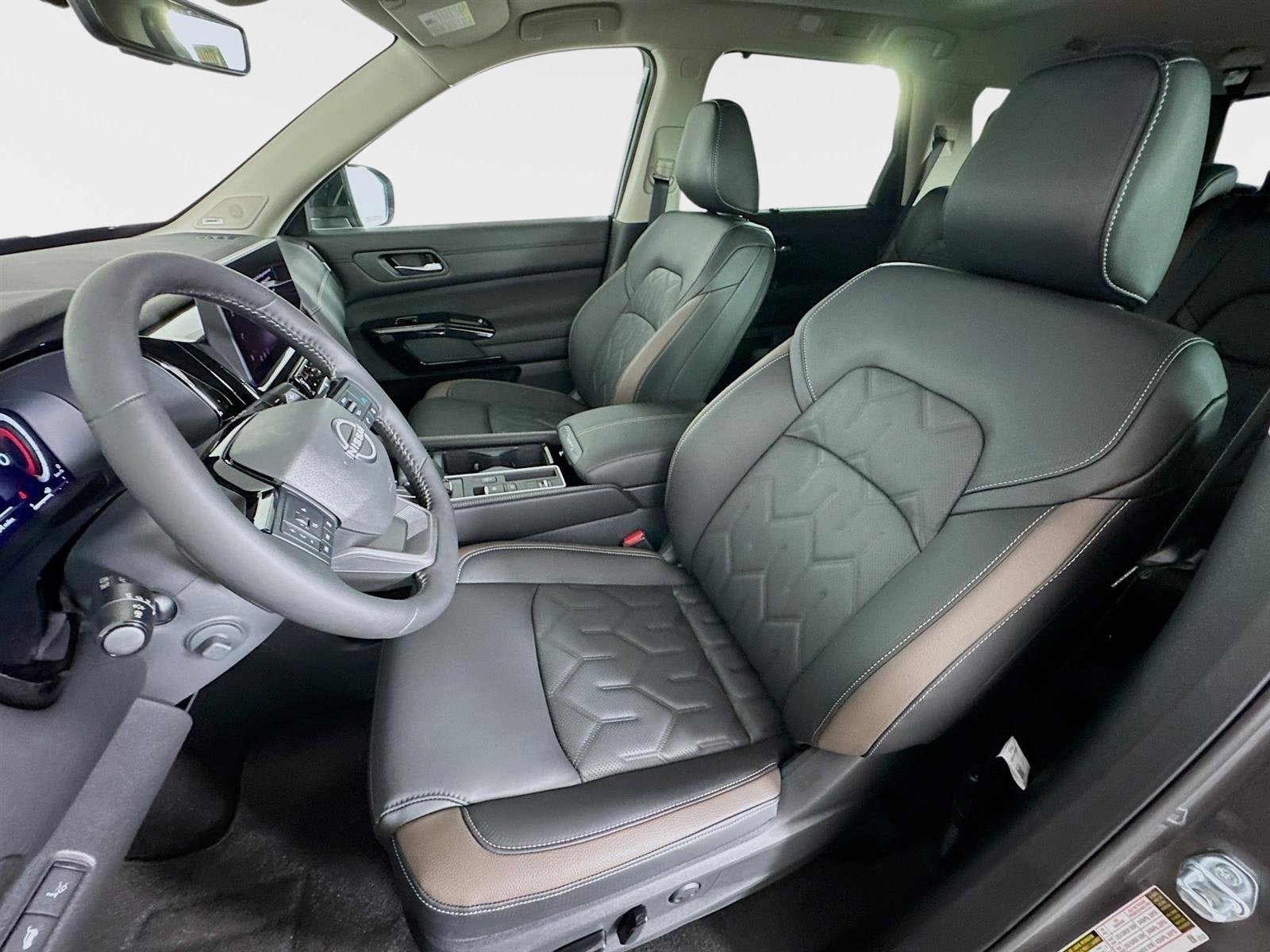 New 2026 Nissan Pathfinder Platinum image 11