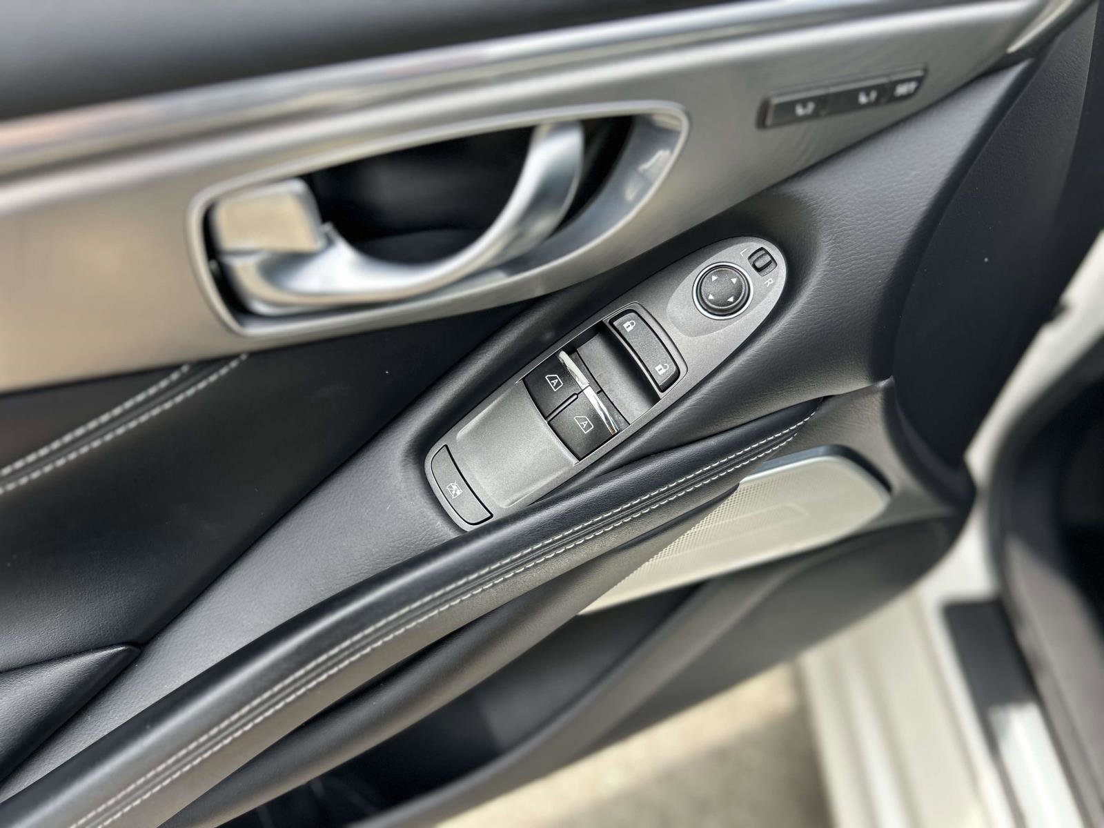 Used 2018 INFINITI Q60 3.0t Luxe w/ Sensory Package 3.0T Luxe RWD image 17
