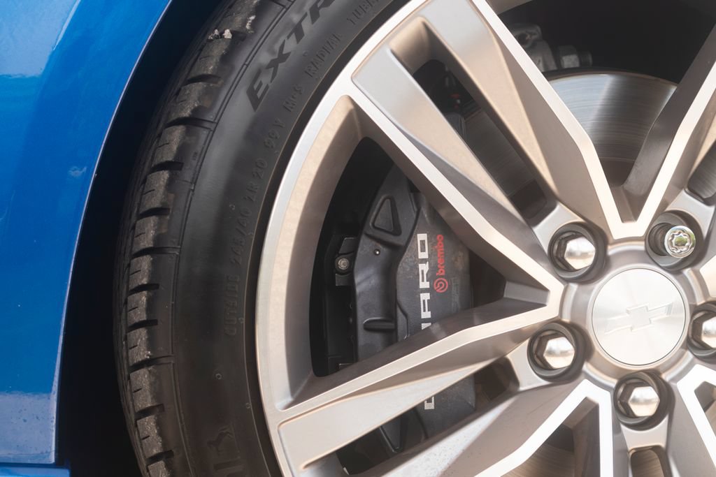 Used 2018 Chevrolet Camaro SS w/ LPO, Ground Effects Package RWD image 13