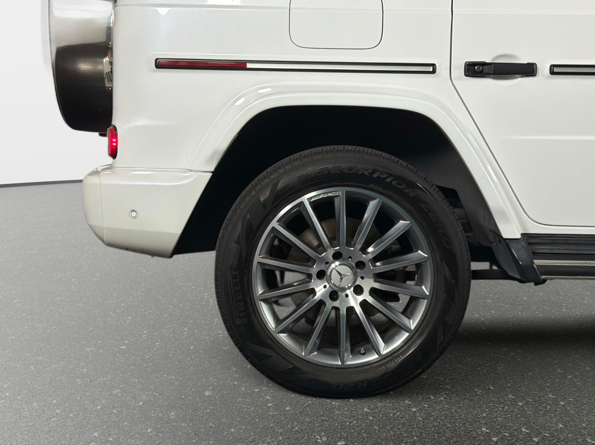 Used 2022 Mercedes-Benz G 550 image 4