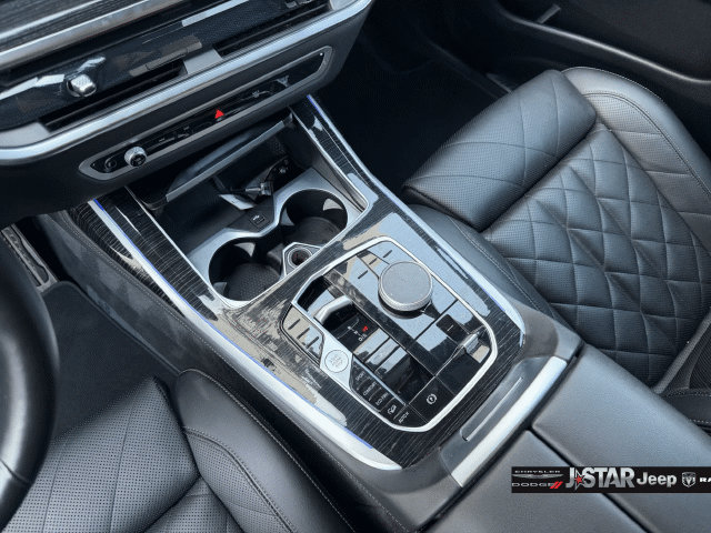 Used 2025 BMW X7 xDrive40i w/ M Sport Package AWD/4WD image 21