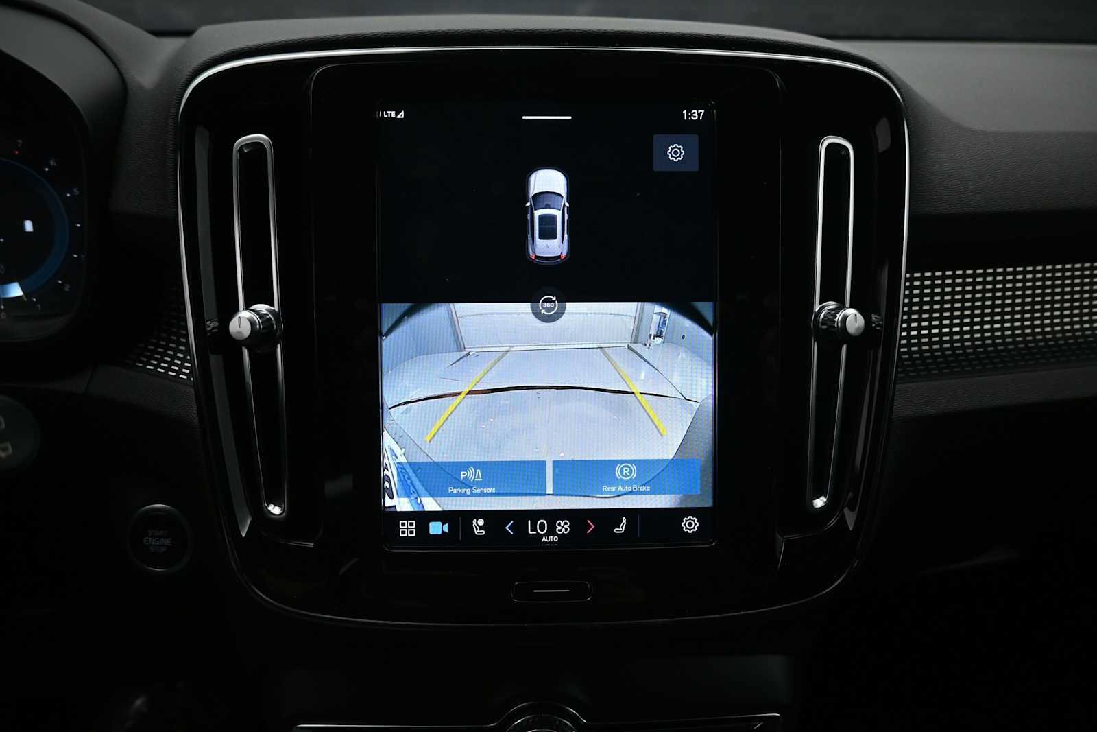 Used 2023 Volvo XC40 B5 Plus w/ Driver Assist Package AWD/4WD image 29