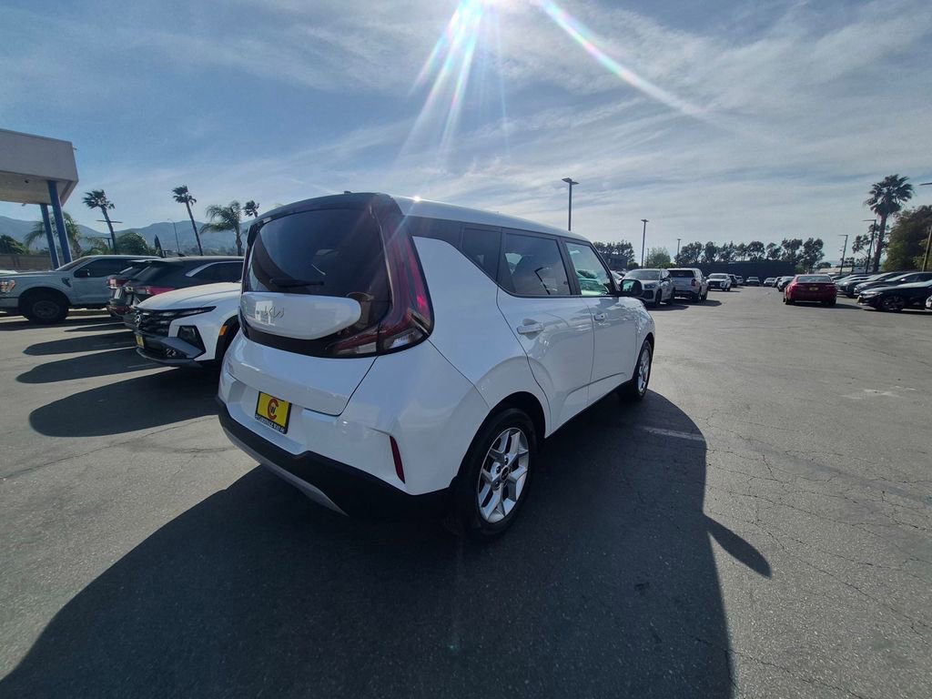 Used 2023 Kia Soul S image 12