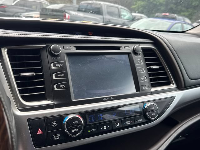 Used 2015 Toyota Highlander XLE FWD image 22
