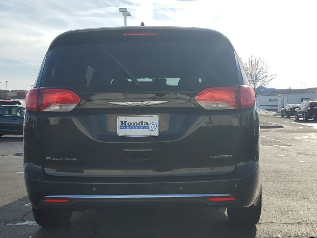 Used 2017 Chrysler Pacifica Limited image 6