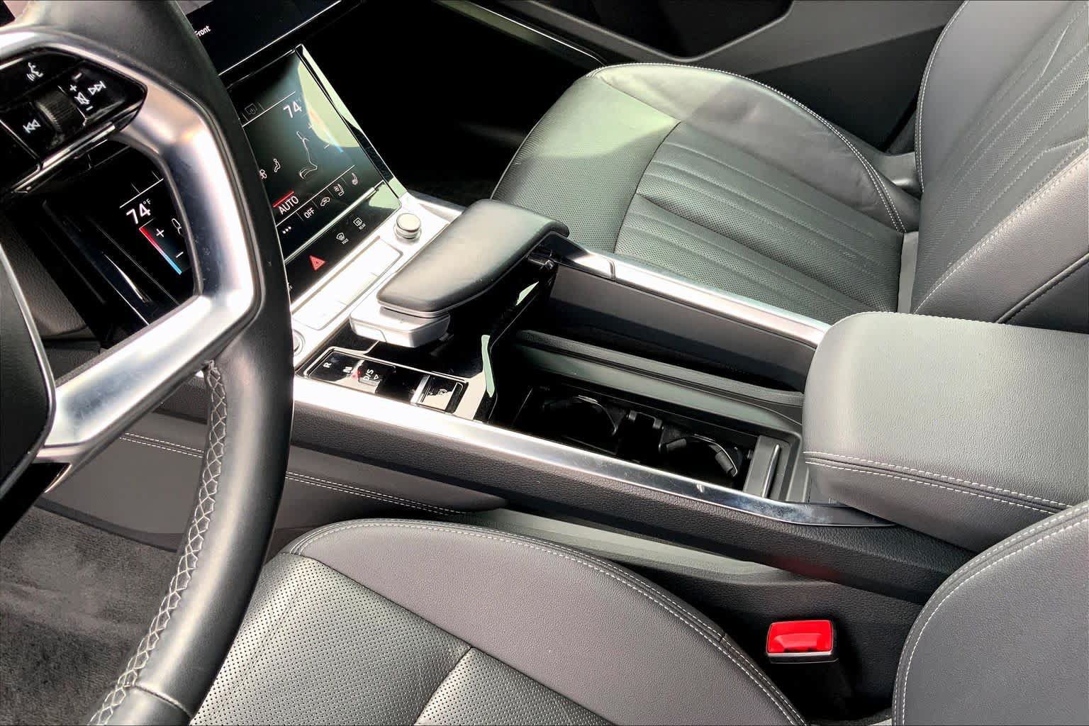 Used 2022 Audi e-tron Premium Plus w/ Premium Plus Package AWD/4WD image 16