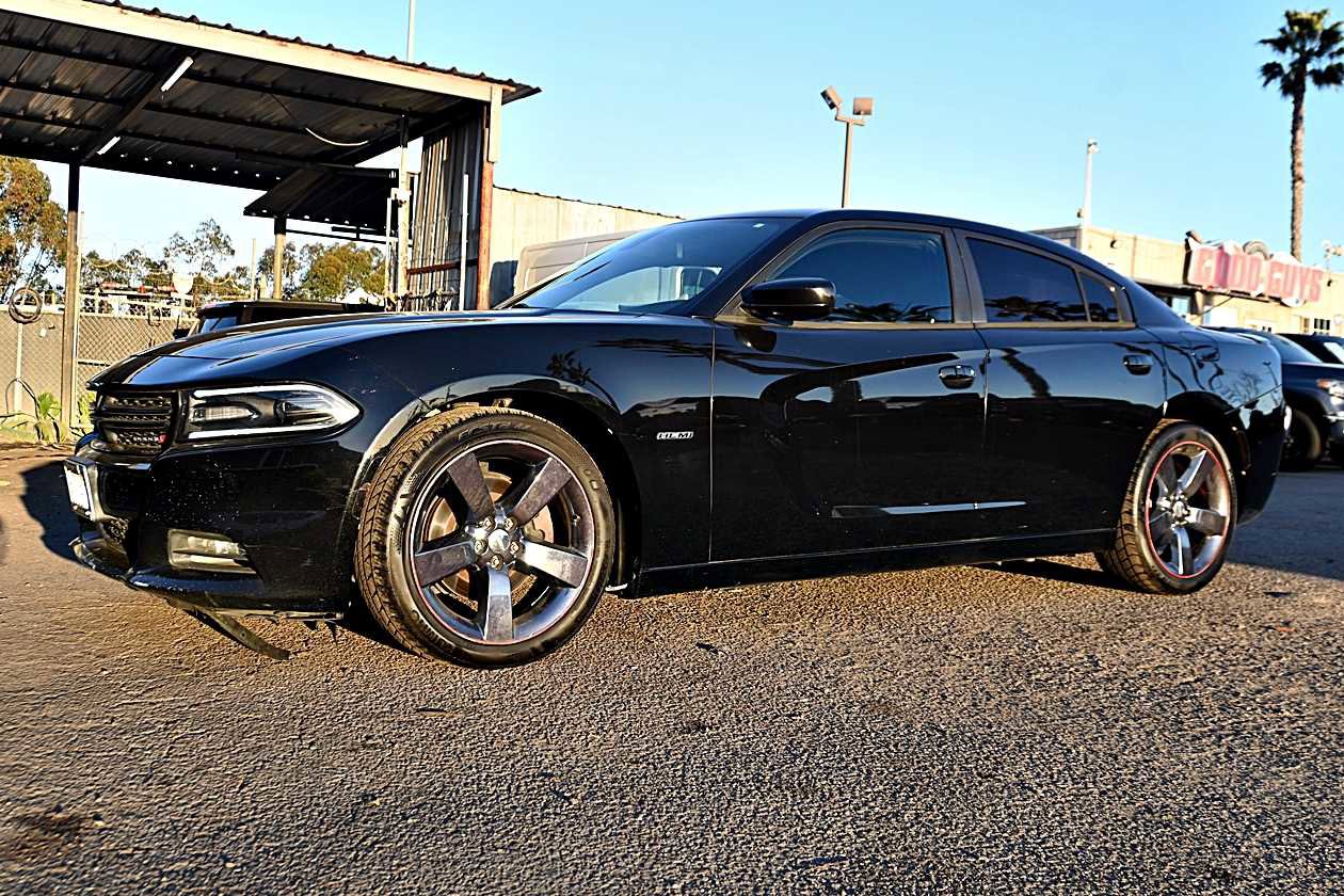 Used 2017 Dodge Charger R/T image 4