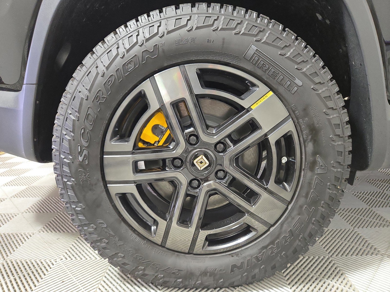 Used 2023 Rivian R1S Adventure AWD/4WD image 12