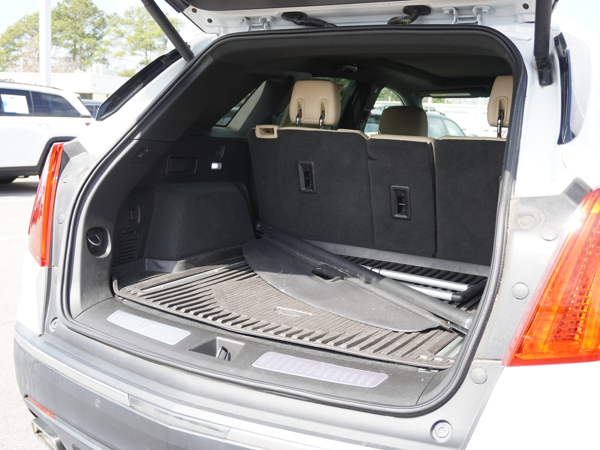 Used 2018 Cadillac XT5 Luxury w/ Driver Awareness Package image 31