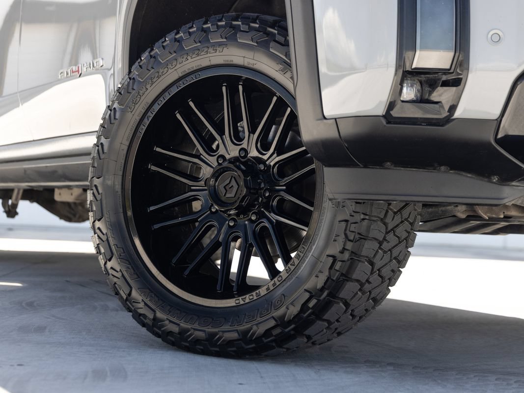 Used 2024 GMC Sierra 2500 AT4 w/ AT4 Premium Plus Package AWD/4WD image 4