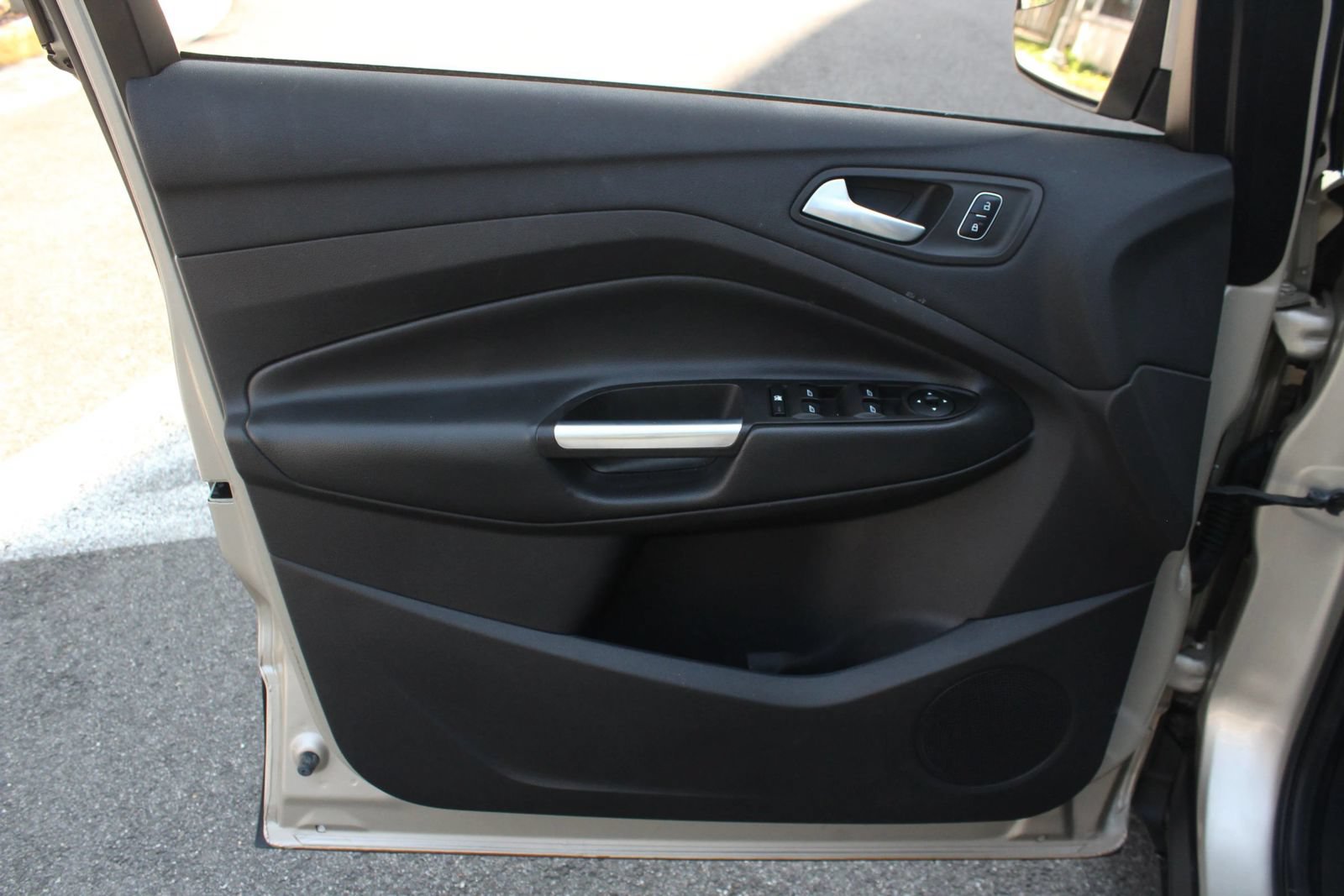 Used 2017 Ford Escape SE w/ SE Cold Weather Package FWD image 15