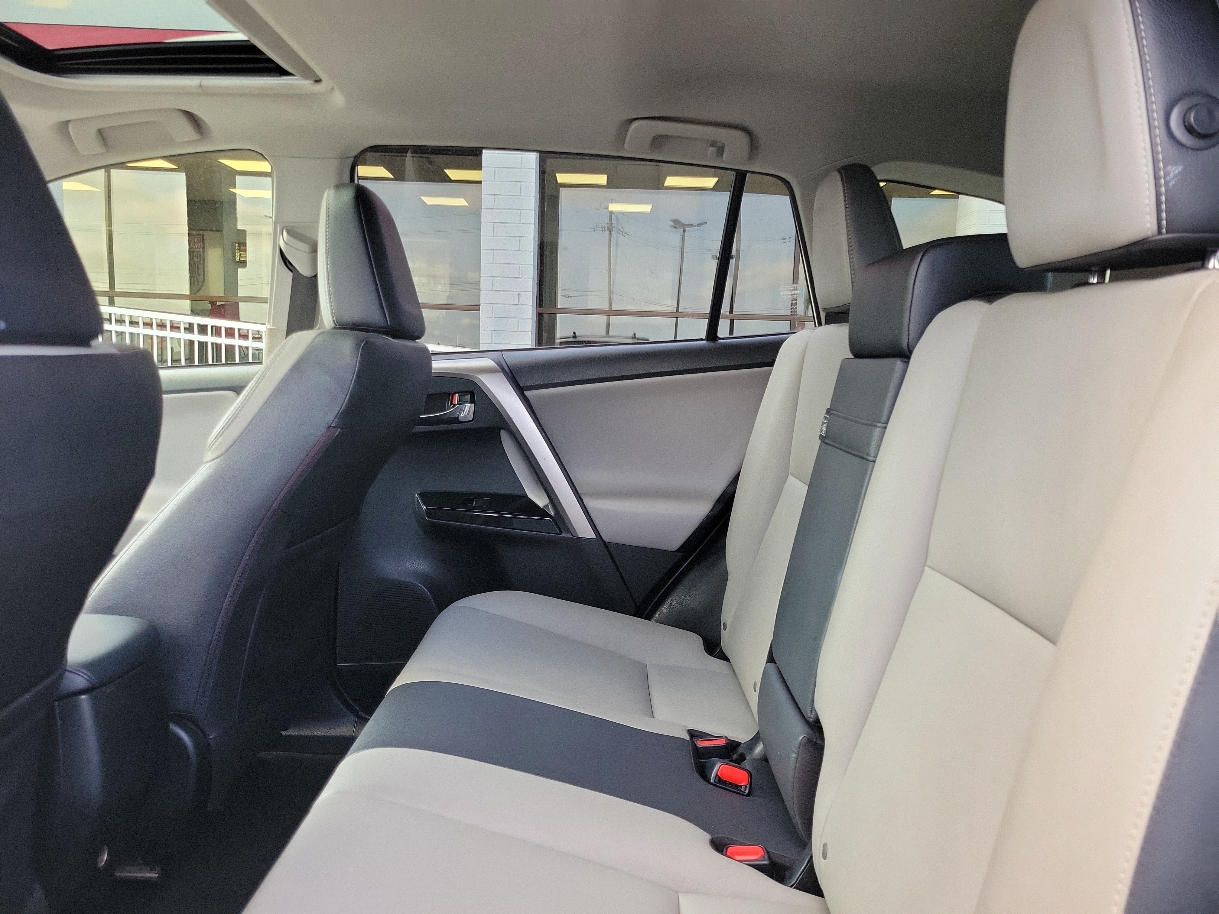 Used 2018 Toyota RAV4 Limited w/ Advanced Technology Package AWD/4WD image 11