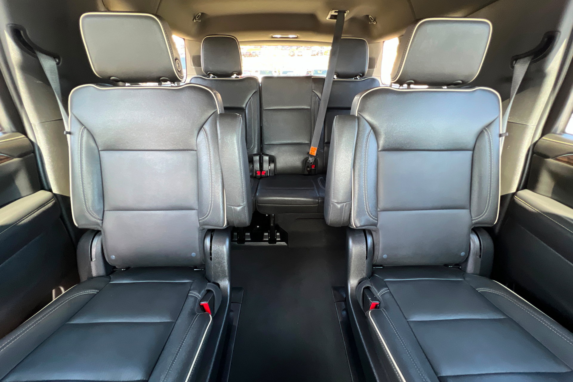 Used 2023 Chevrolet Suburban Premier AWD/4WD image 27
