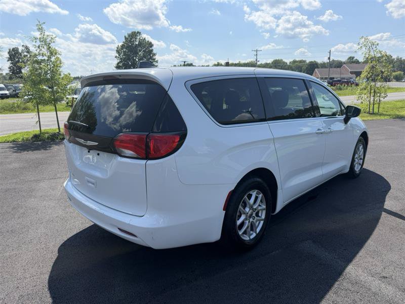 Used 2024 Chrysler Voyager LX FWD image 5